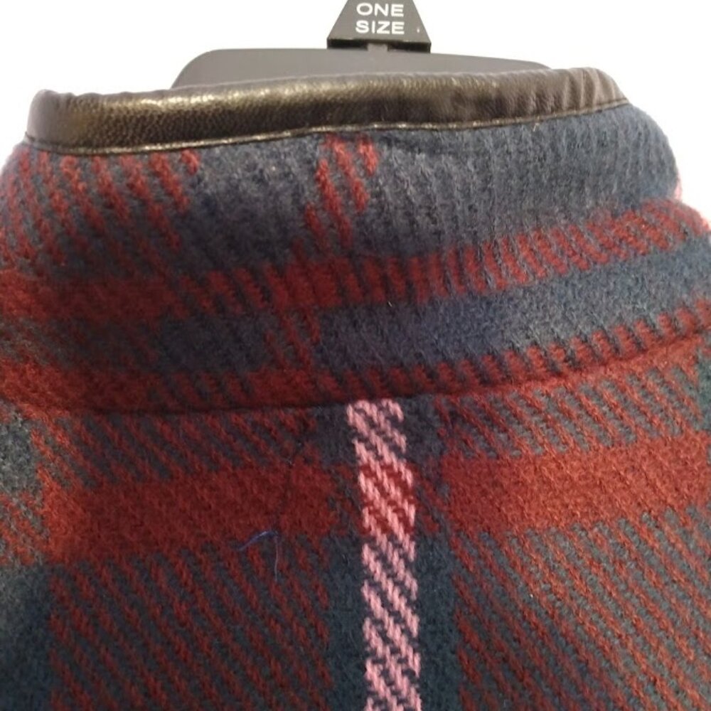 Women's Open Front Shawl Cape Ruana Wrap Navy Red Plaid Fleece OS Cabincore - Picture 11 of 11